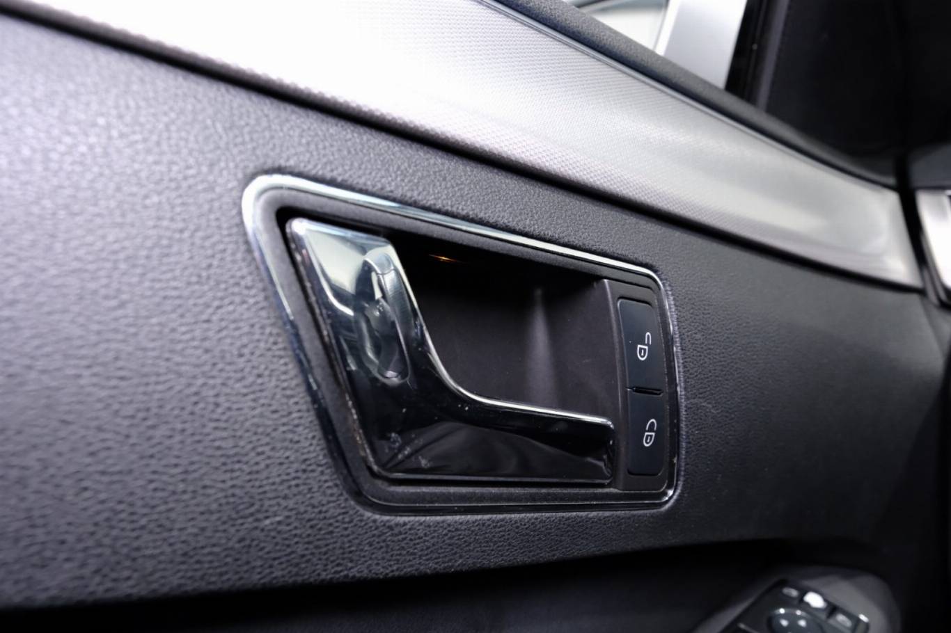 MERCEDES-BENZ E 250 36