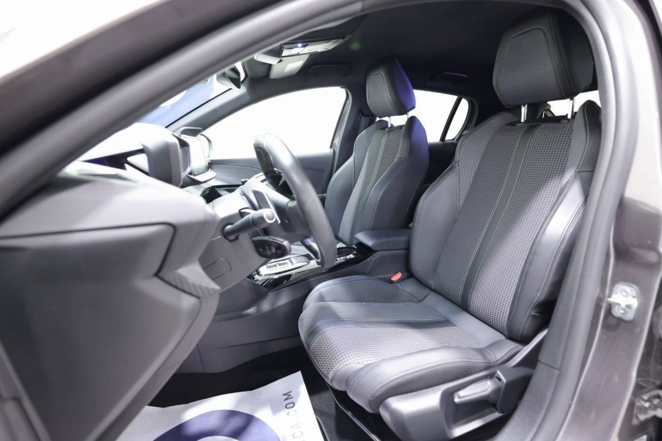 PEUGEOT 208 6