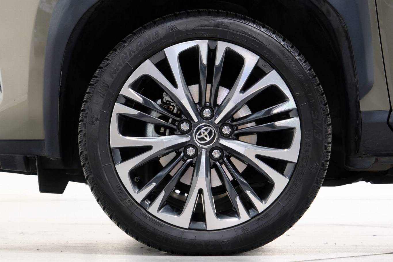 TOYOTA Yaris Cross 14