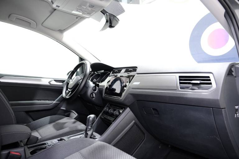 VOLKSWAGEN Touran 58
