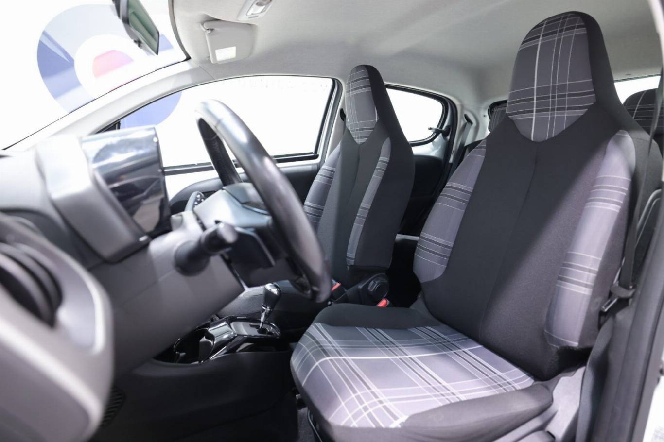 PEUGEOT 108 6