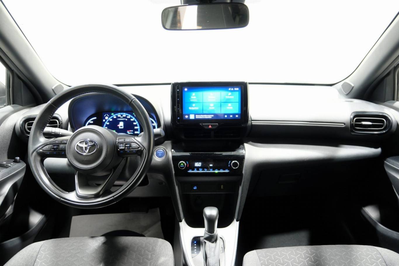 TOYOTA Yaris Cross 10