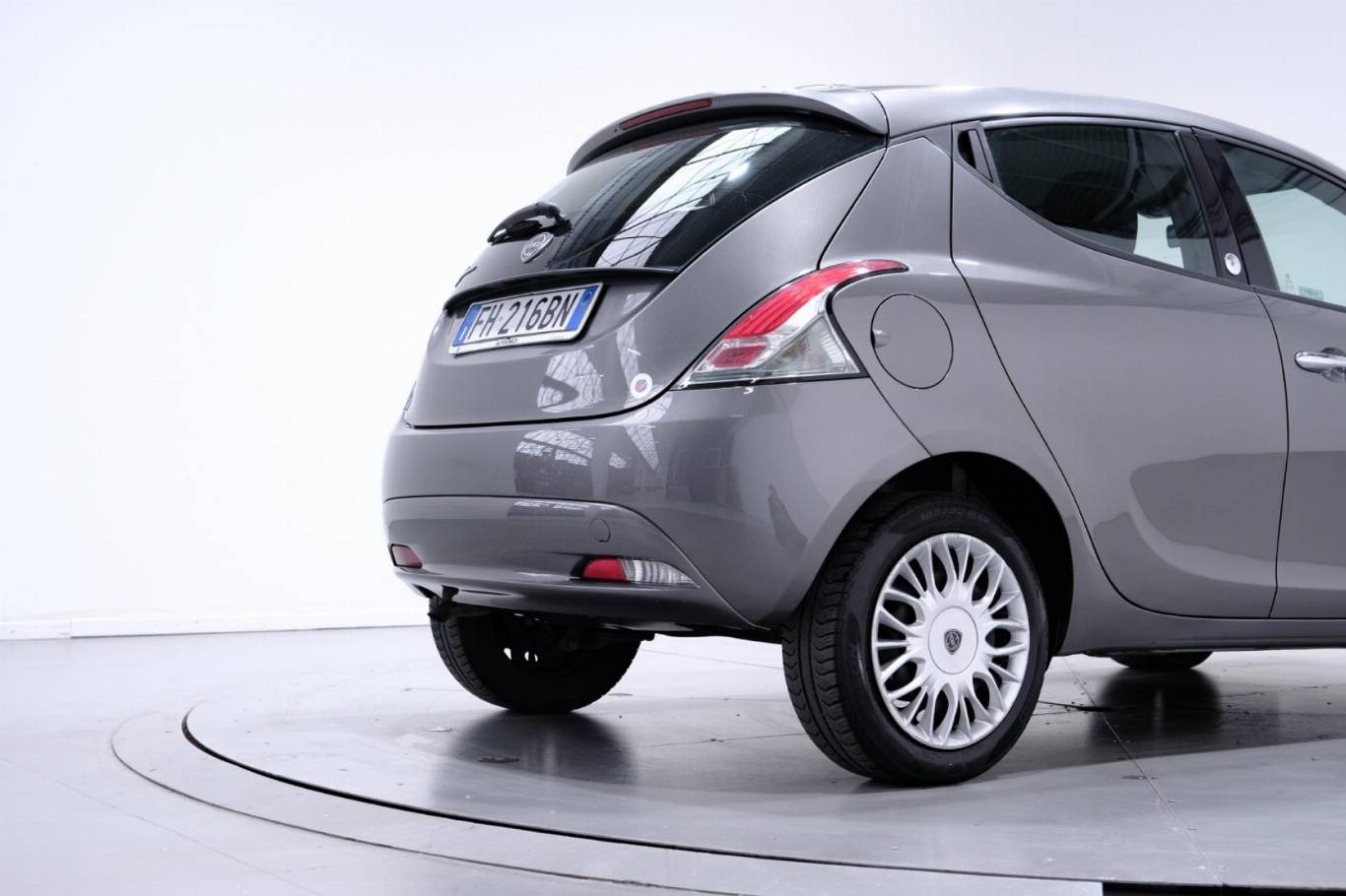 LANCIA Ypsilon 48