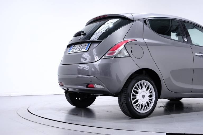 LANCIA Ypsilon 48