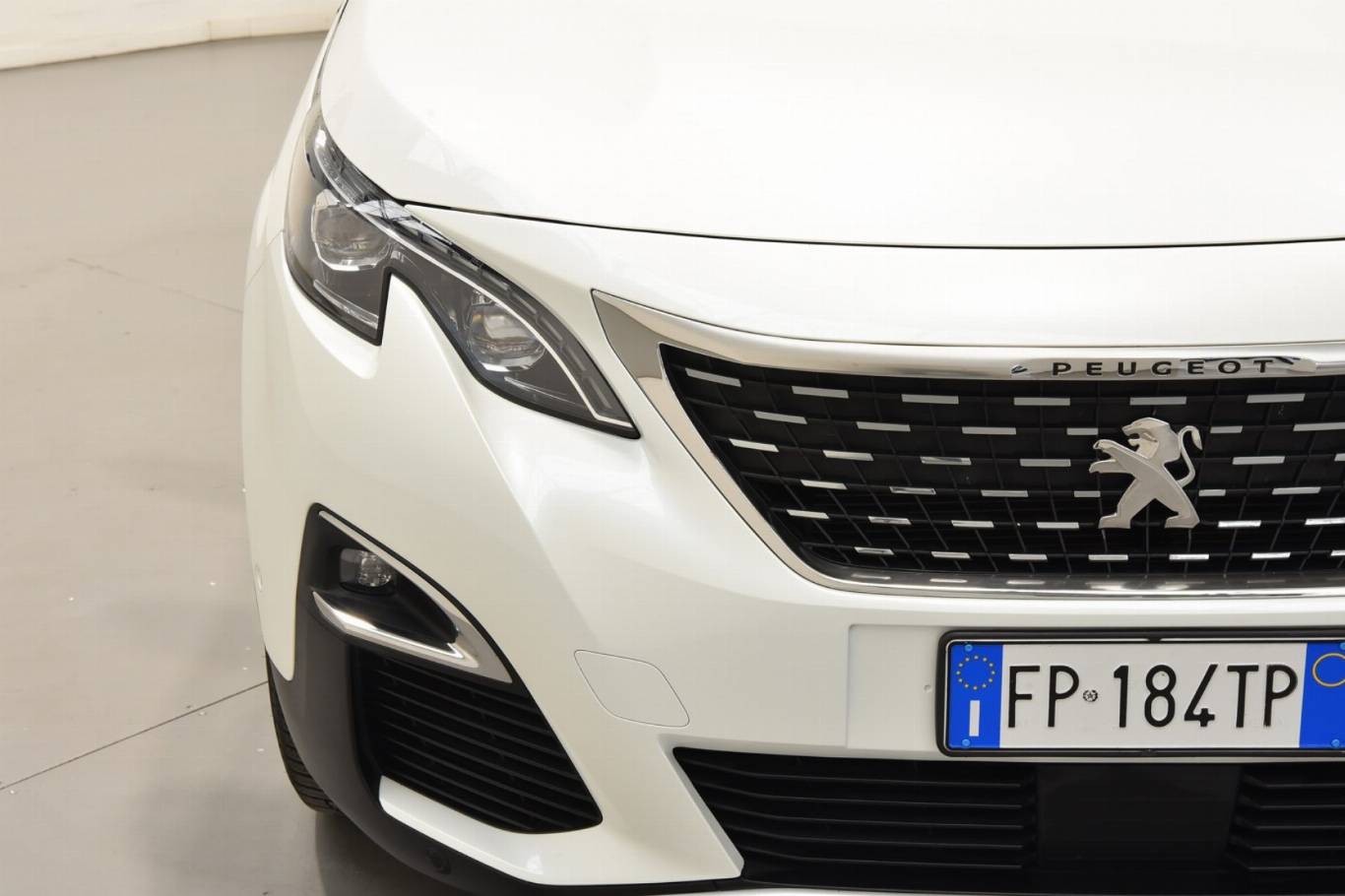 PEUGEOT 3008 9