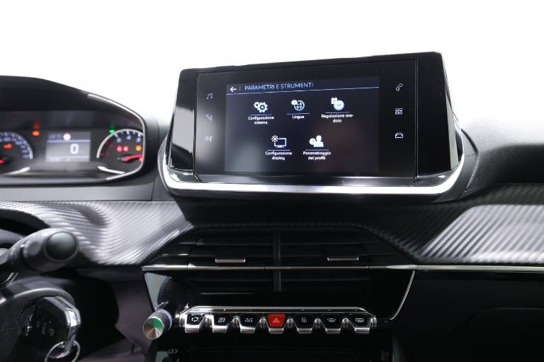 PEUGEOT 208 9