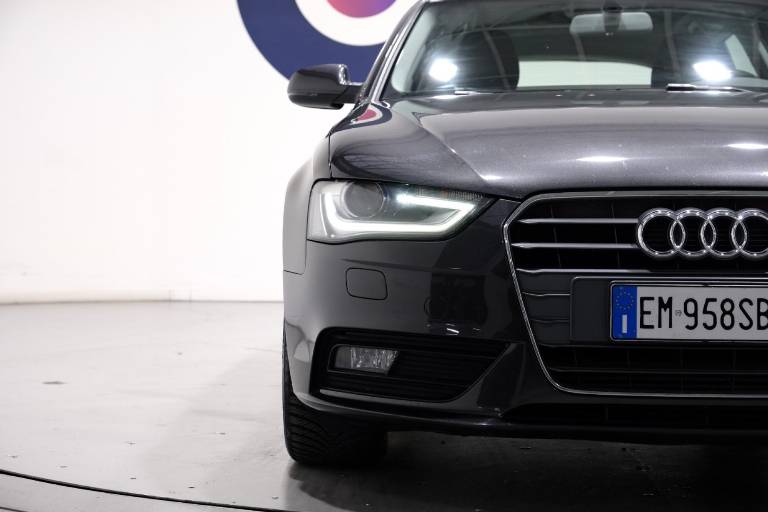 AUDI A4 52