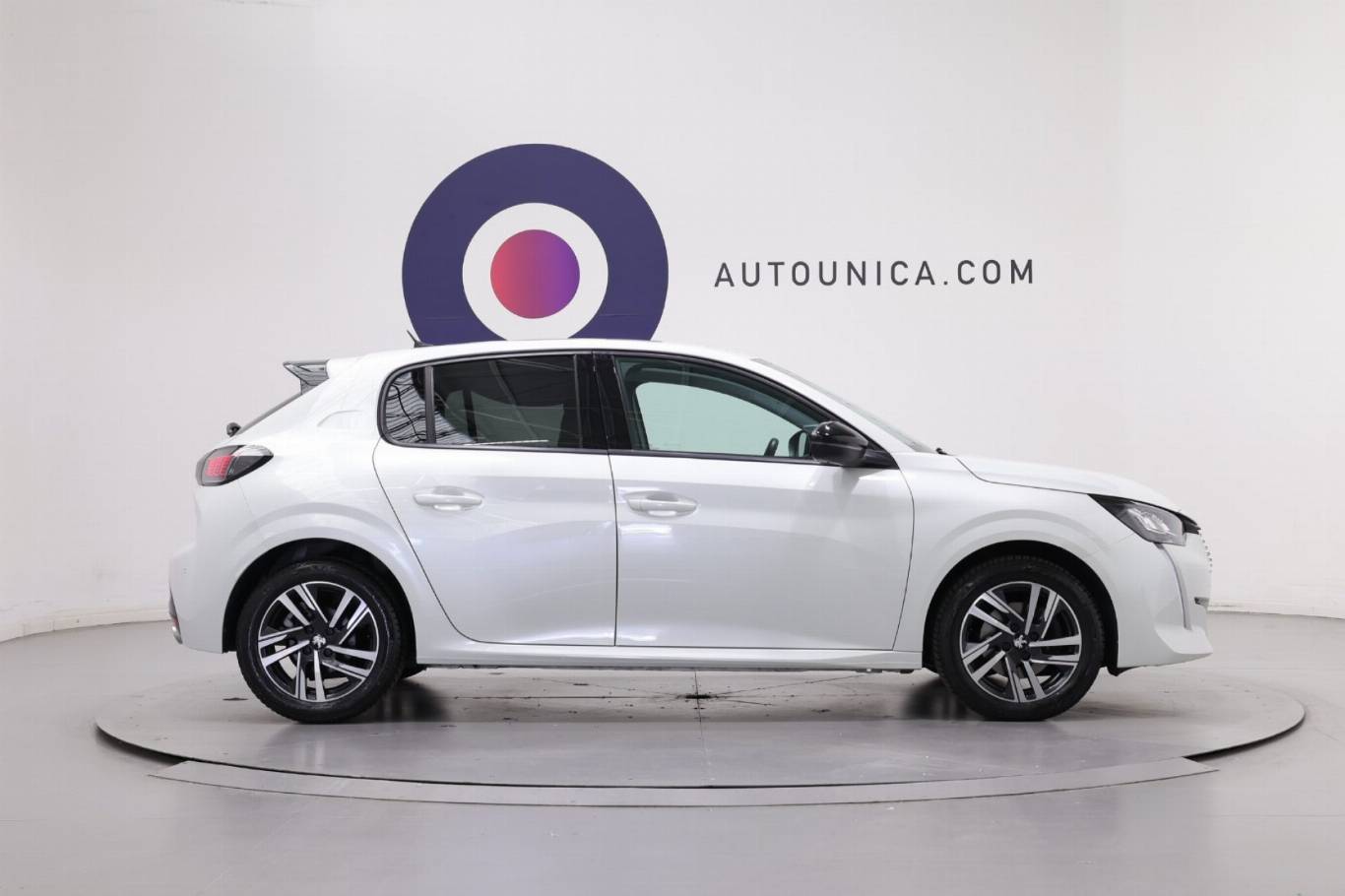 PEUGEOT 208 4