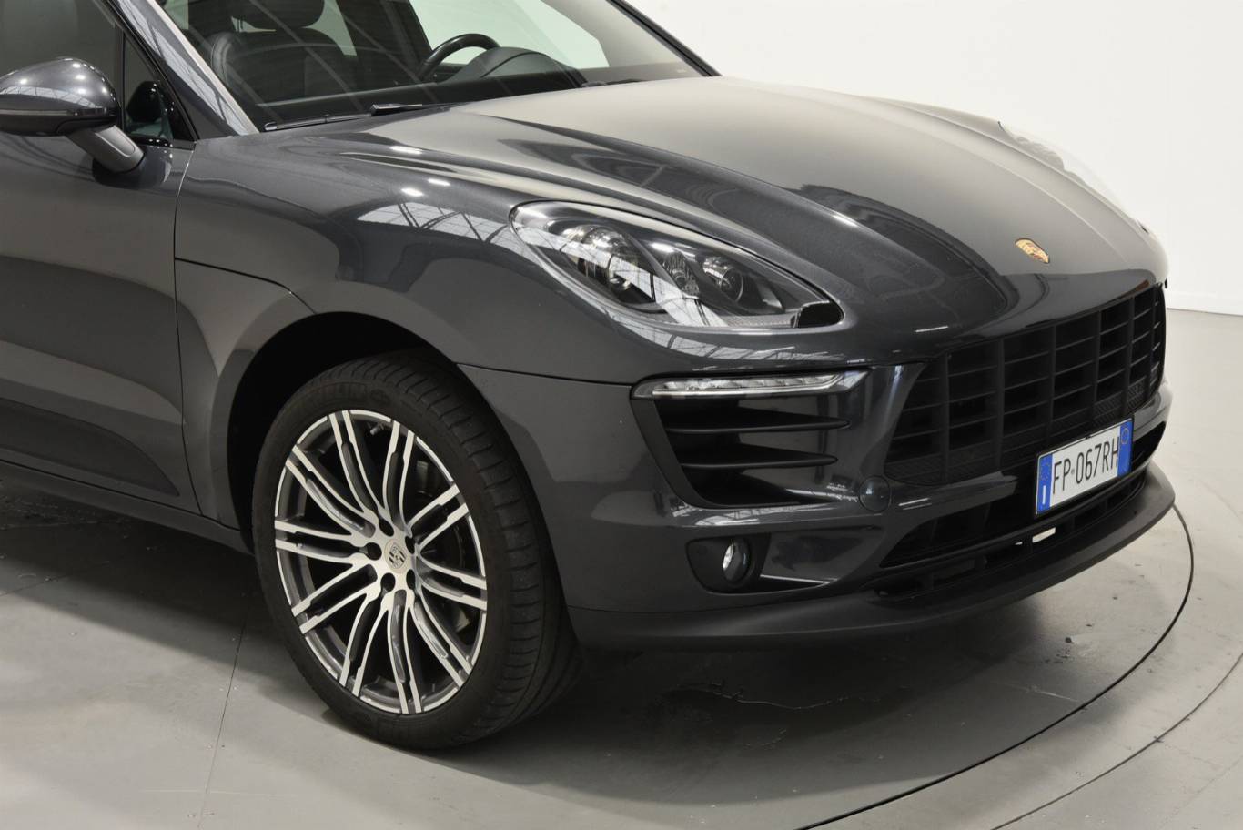 PORSCHE Macan 55