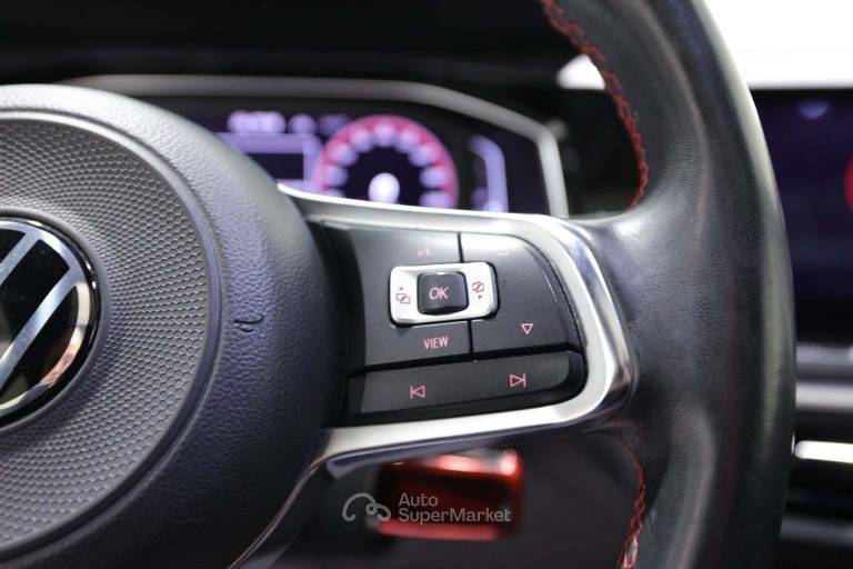 VOLKSWAGEN Polo 22