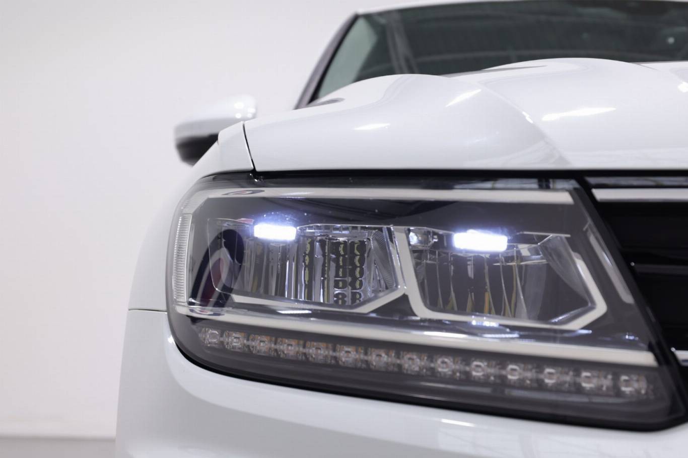 VOLKSWAGEN Tiguan 12