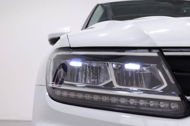 VOLKSWAGEN Tiguan 12