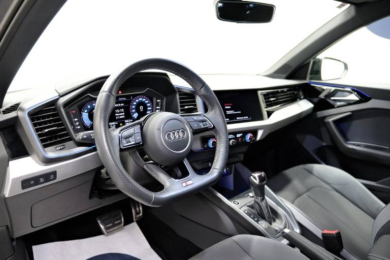 AUDI A1 5