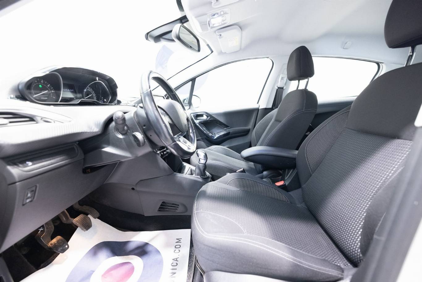 PEUGEOT 208 19