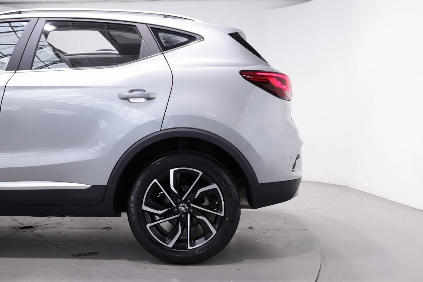 MG ZS 43
