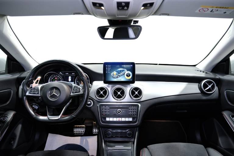 MERCEDES-BENZ CLA 220 9