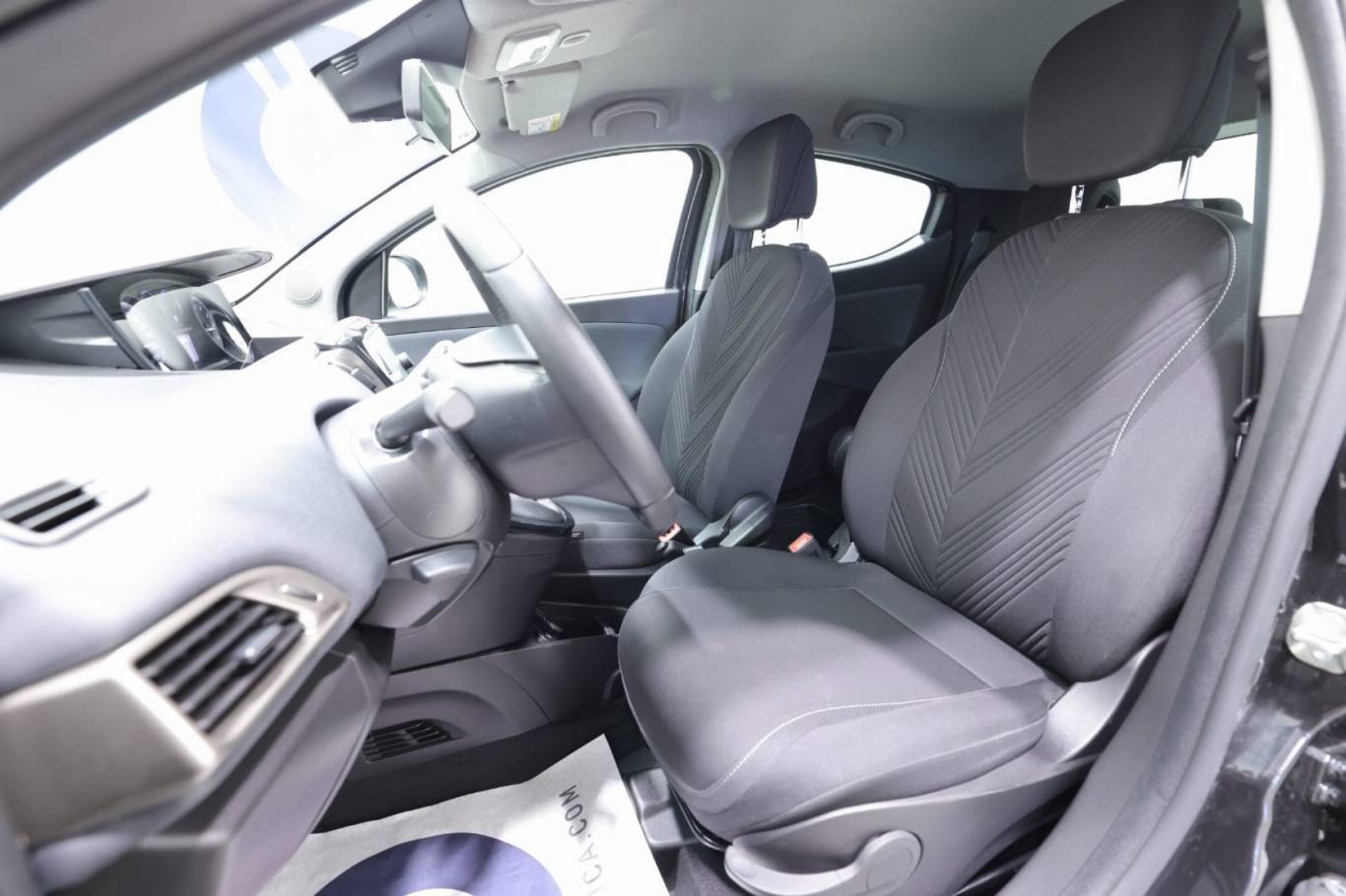 LANCIA Ypsilon 6
