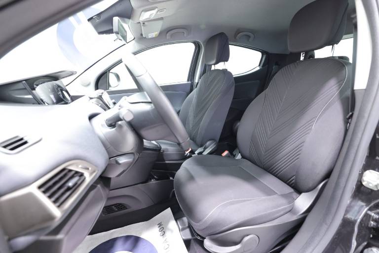 LANCIA Ypsilon 6