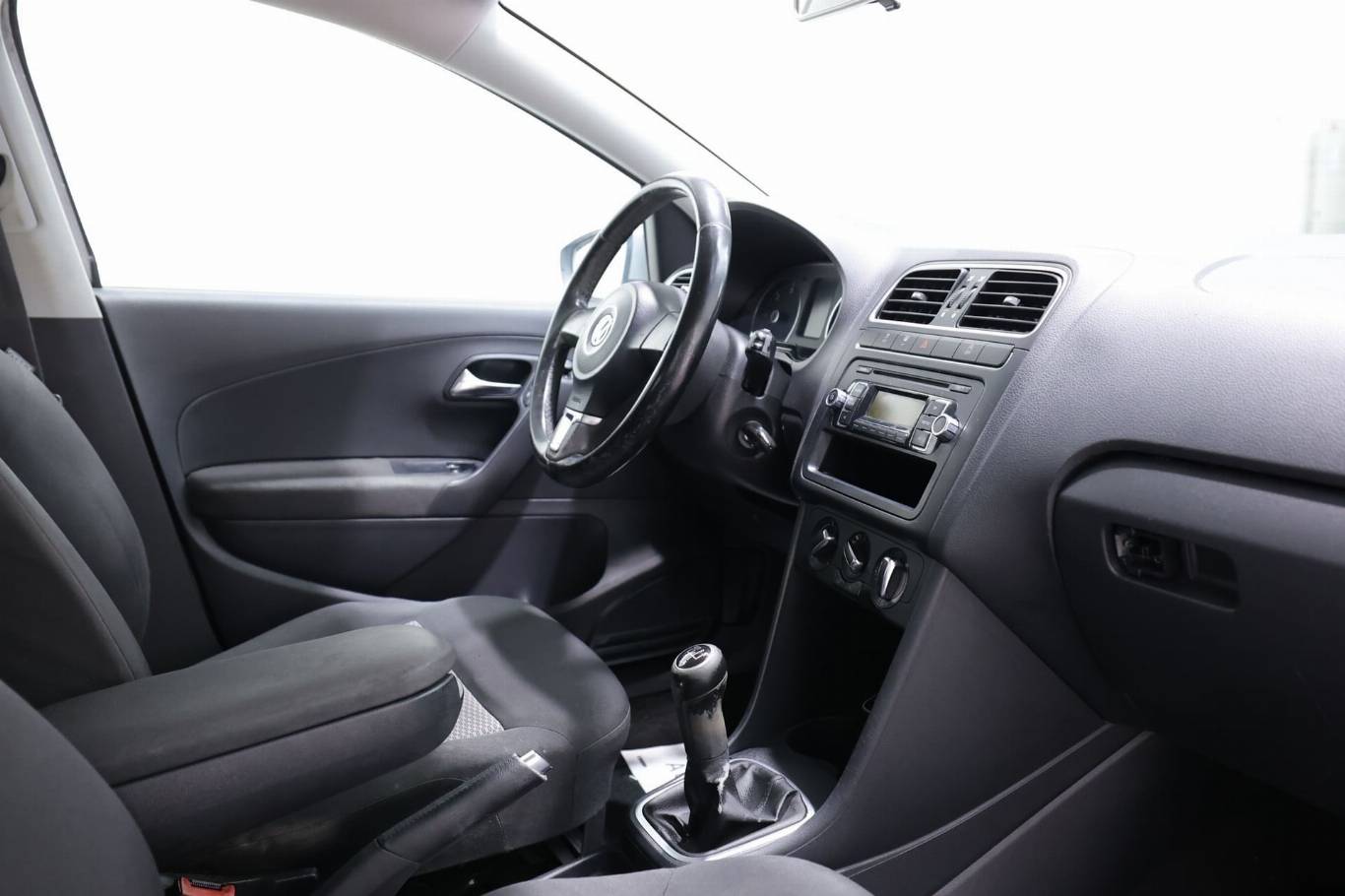VOLKSWAGEN Polo 32