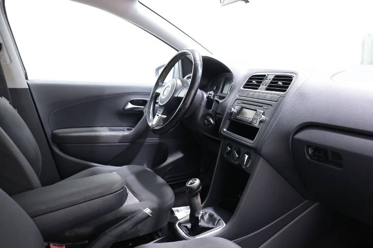 VOLKSWAGEN Polo 32
