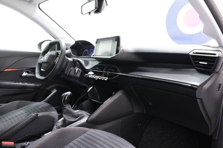 PEUGEOT 208 43