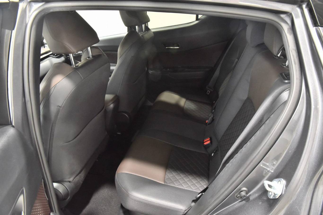 TOYOTA C-HR 14