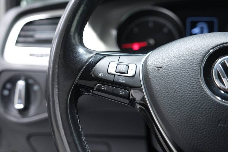 VOLKSWAGEN Golf 21