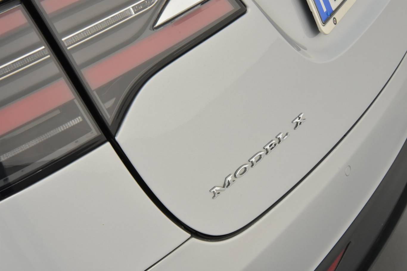 TESLA Model X 69