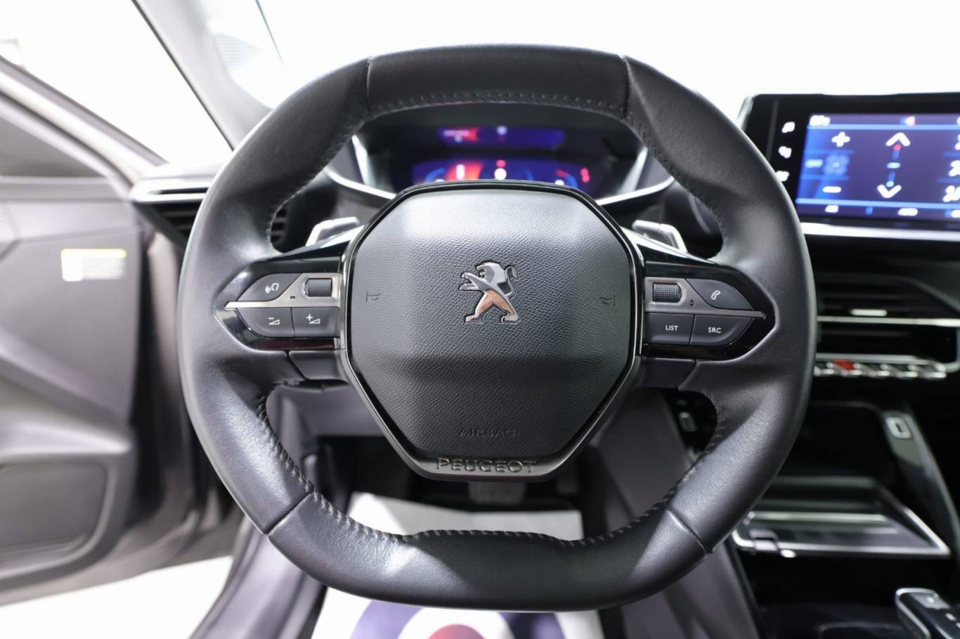 PEUGEOT 208 7
