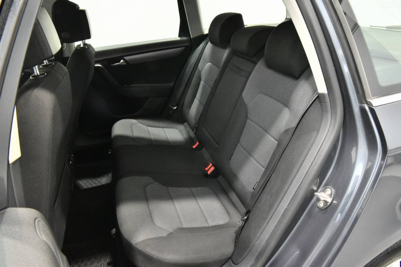 VOLKSWAGEN Passat 20