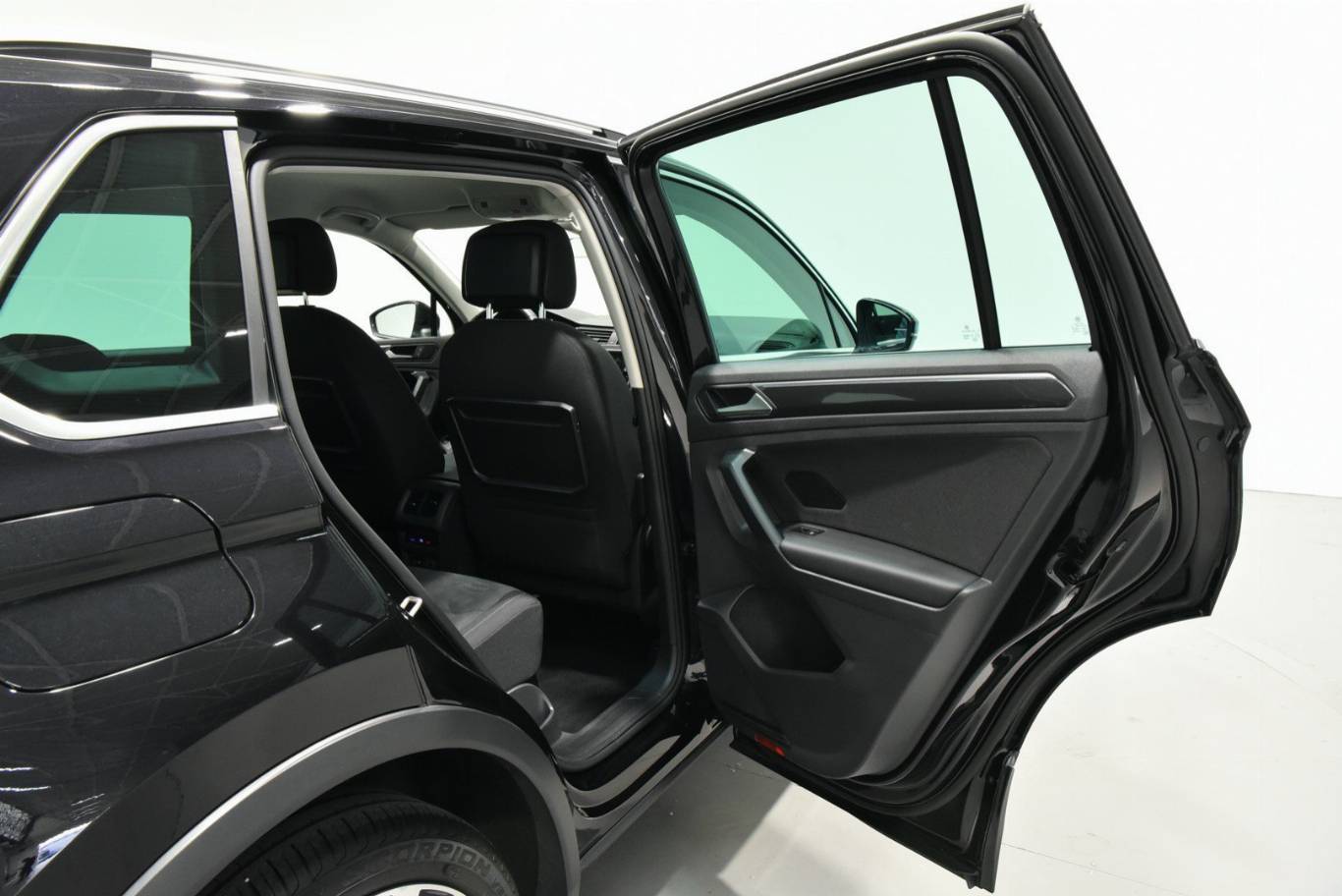 VOLKSWAGEN Tiguan 42