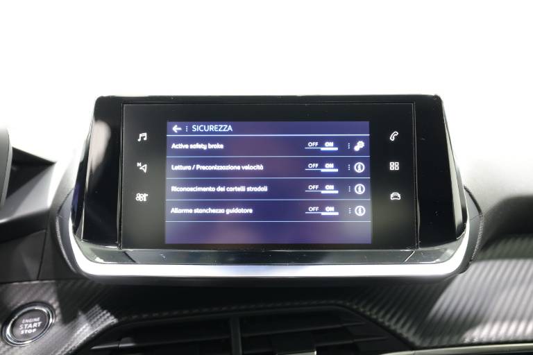 PEUGEOT 208 25