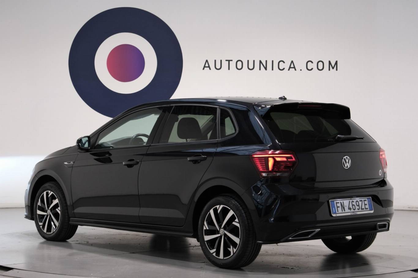 VOLKSWAGEN Polo 11