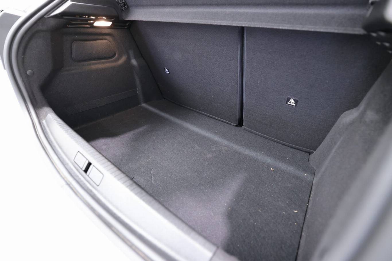 PEUGEOT 208 49