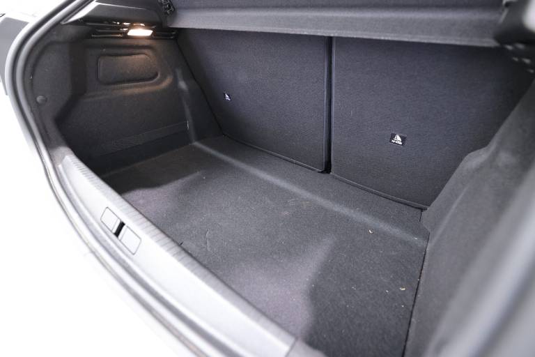 PEUGEOT 208 49