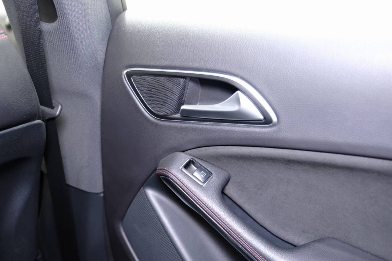 MERCEDES-BENZ CLA 220 41