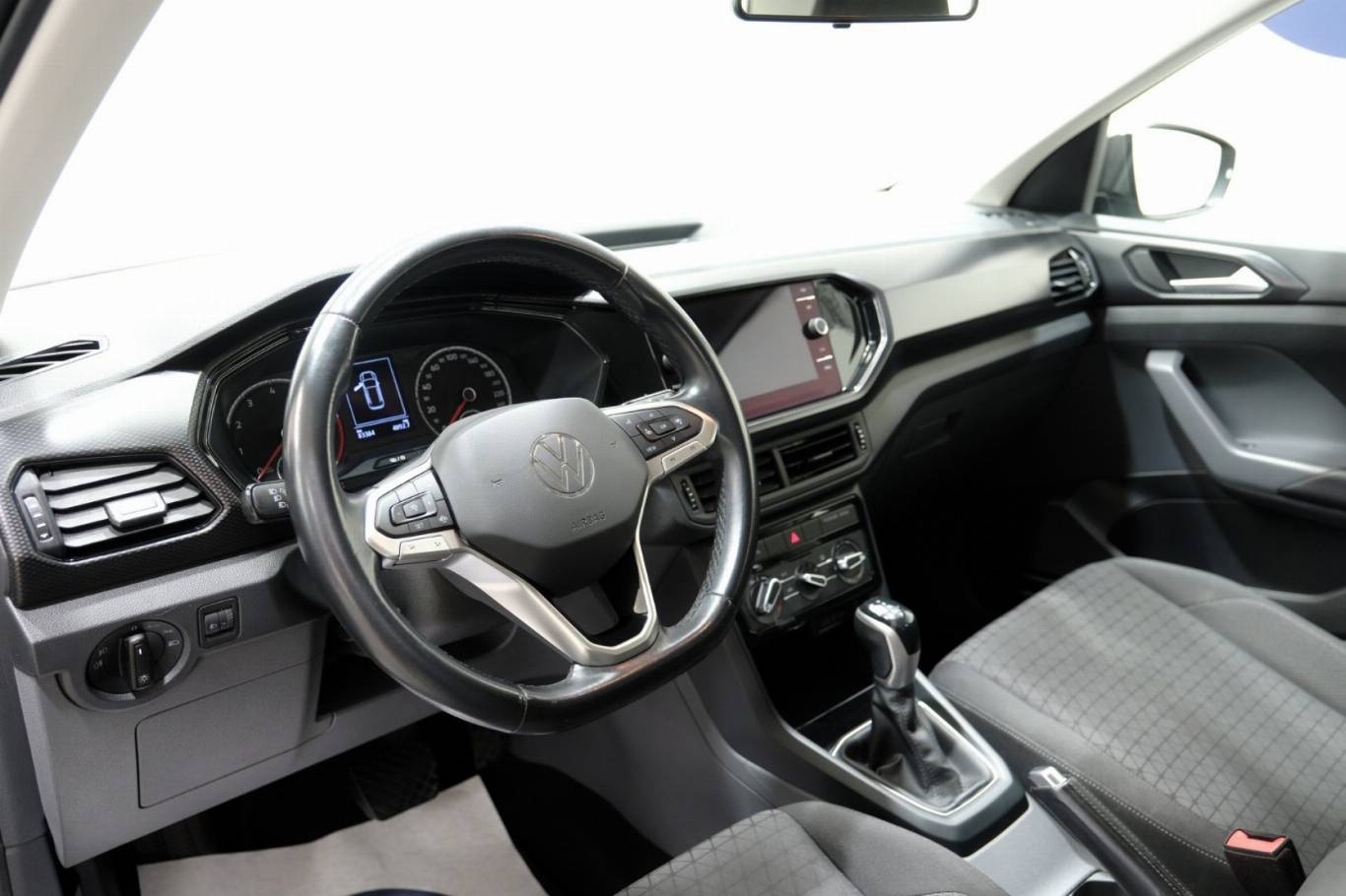VOLKSWAGEN T-Cross 5