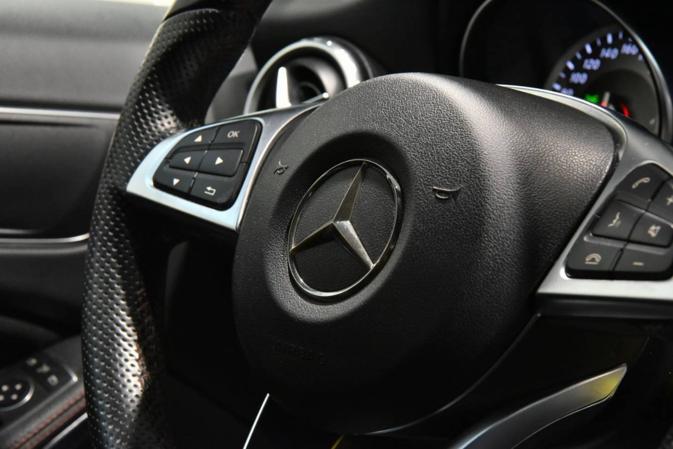 MERCEDES-BENZ GLA 200 45