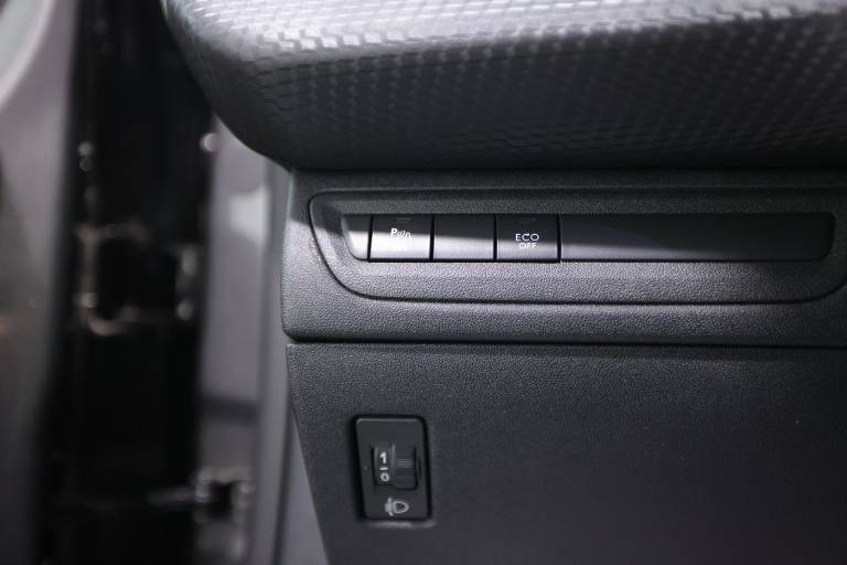 PEUGEOT 2008 25