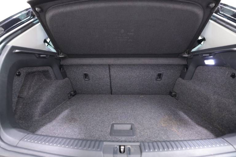 VOLKSWAGEN Polo 43