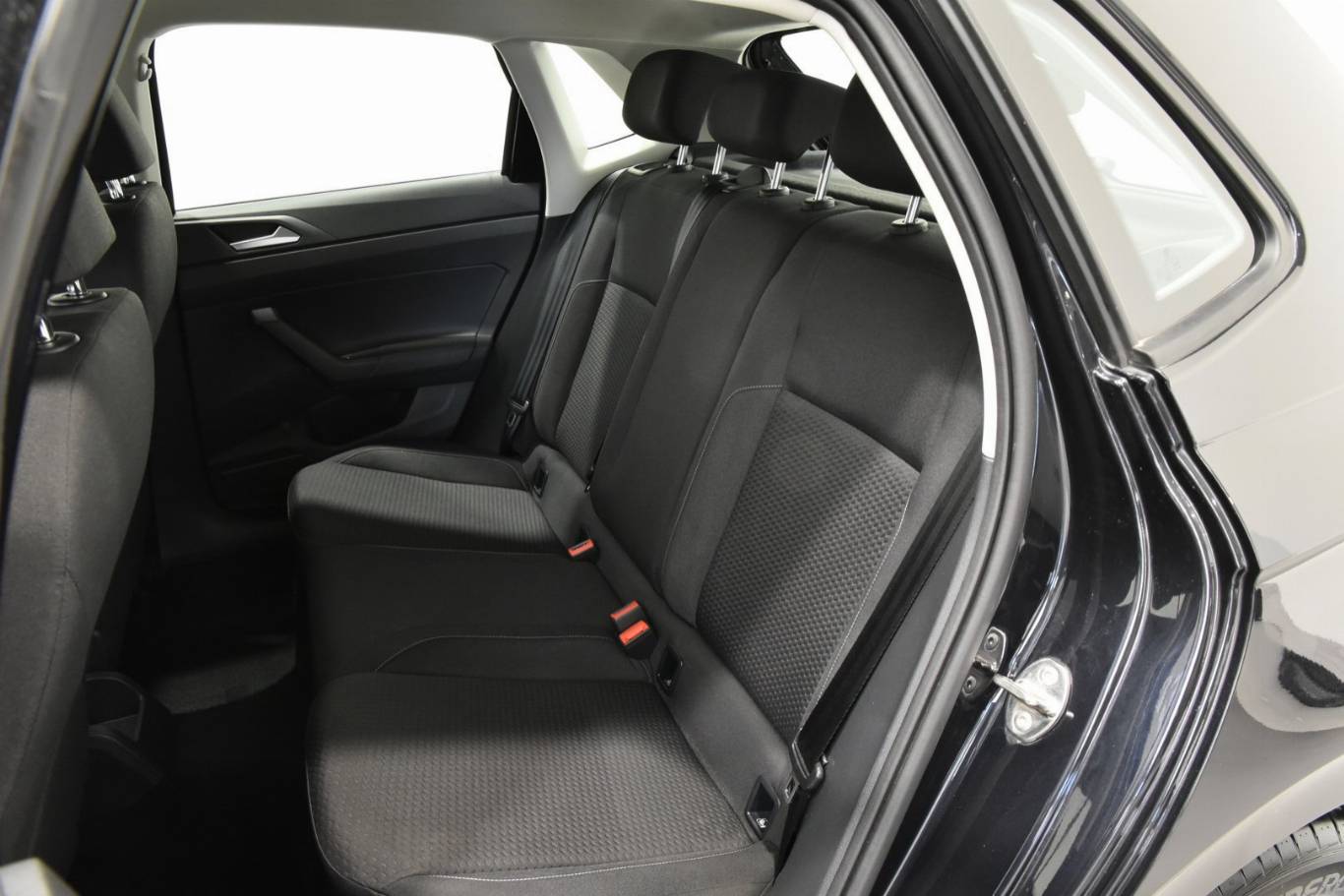 VOLKSWAGEN Polo 17