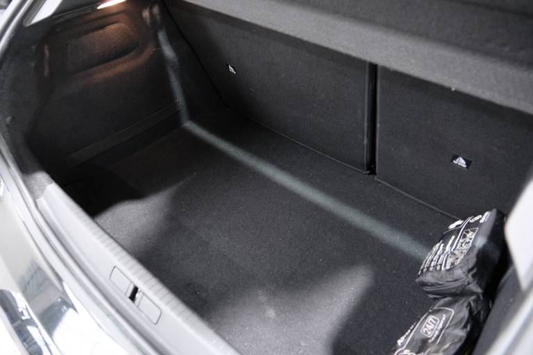 PEUGEOT 208 59