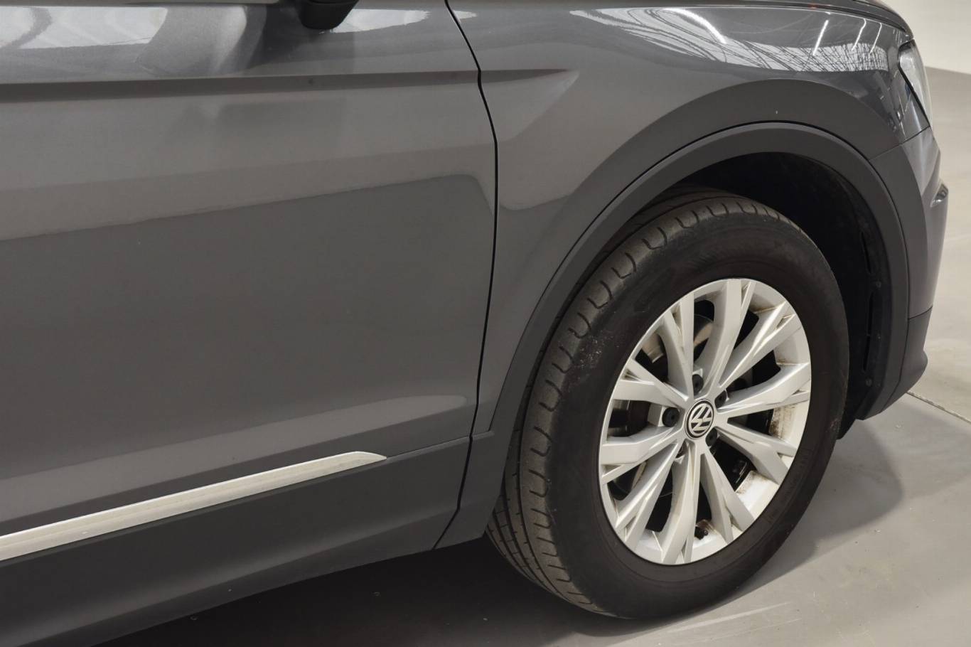 VOLKSWAGEN Tiguan 42