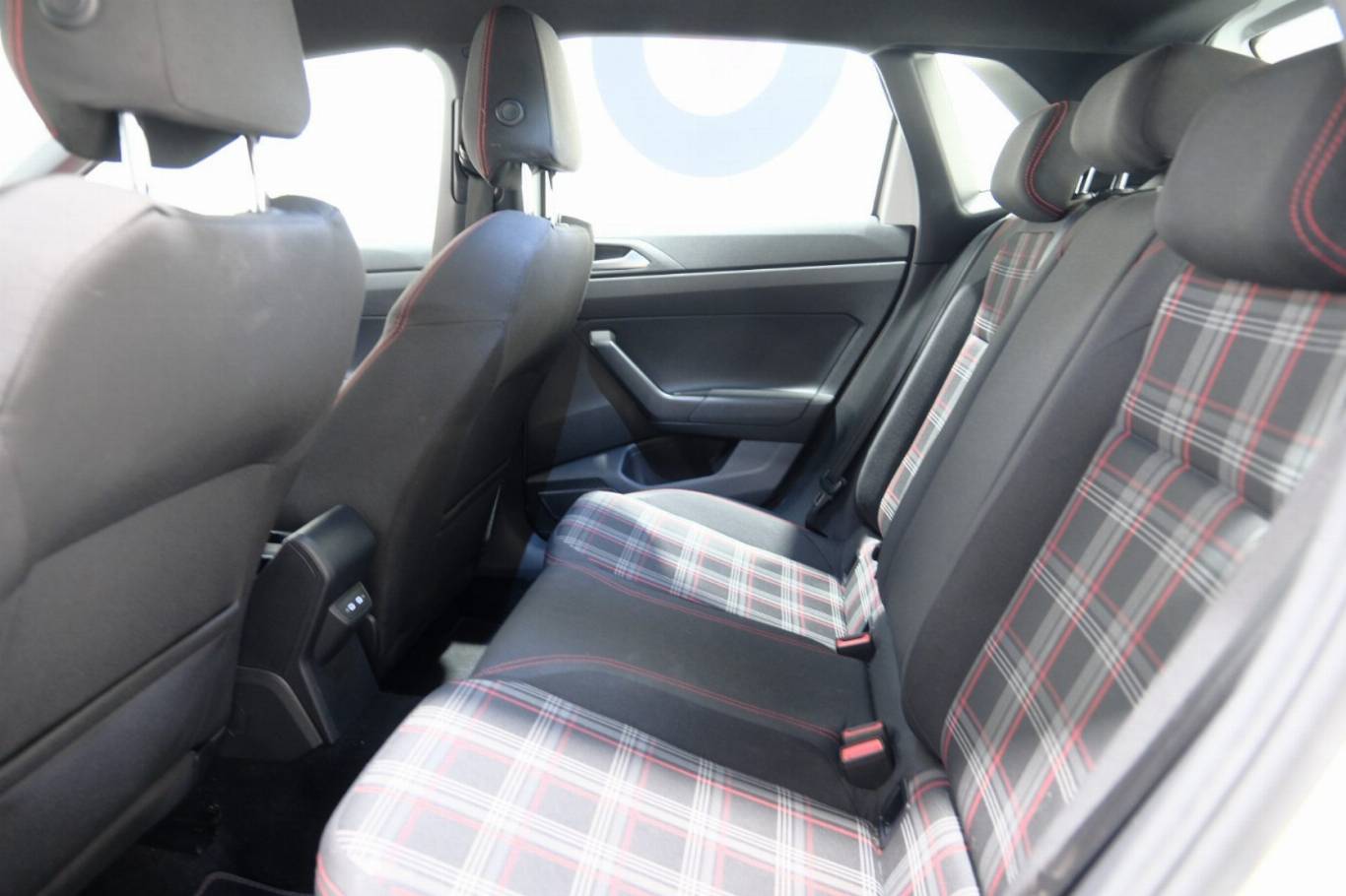 VOLKSWAGEN Polo GTI 34