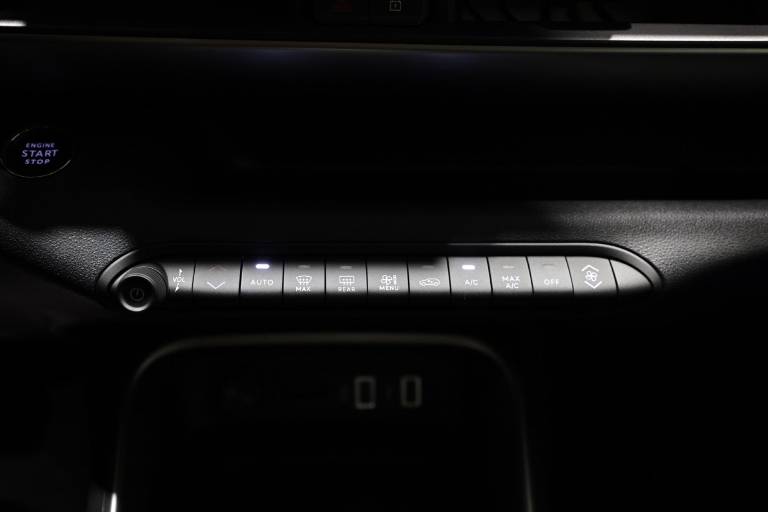 JEEP Avenger 32