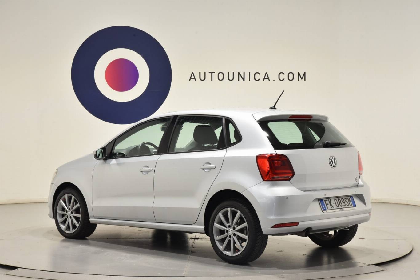 VOLKSWAGEN Polo 2