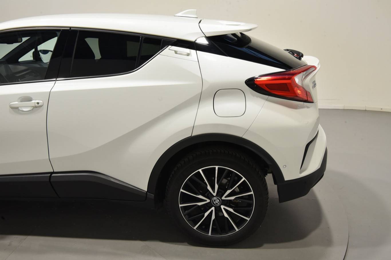 TOYOTA C-HR 62