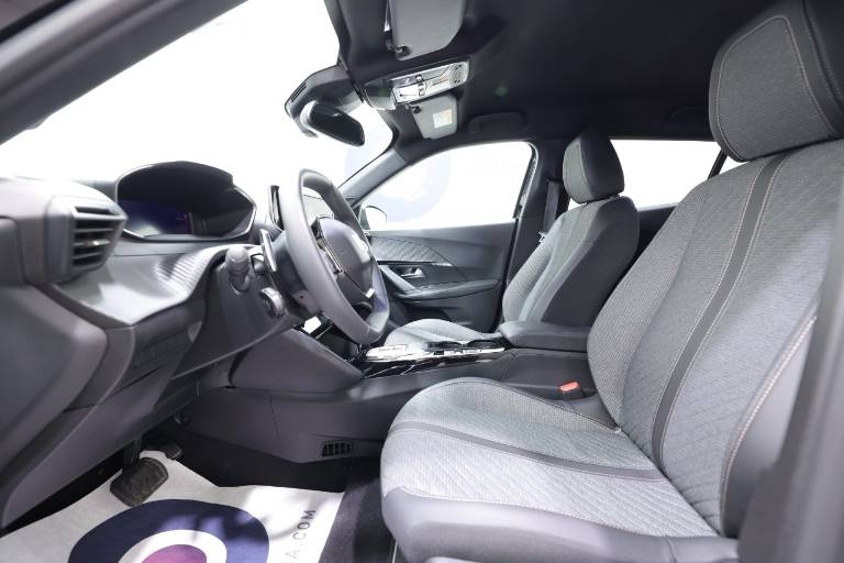 PEUGEOT 2008 19