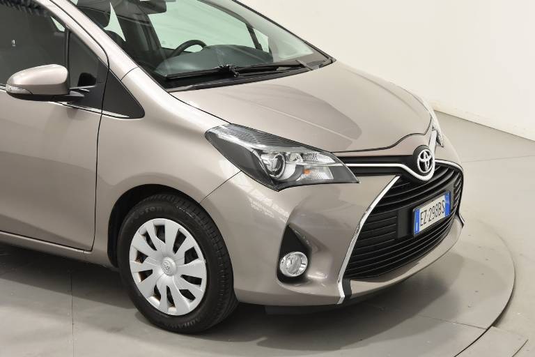 TOYOTA Yaris 16