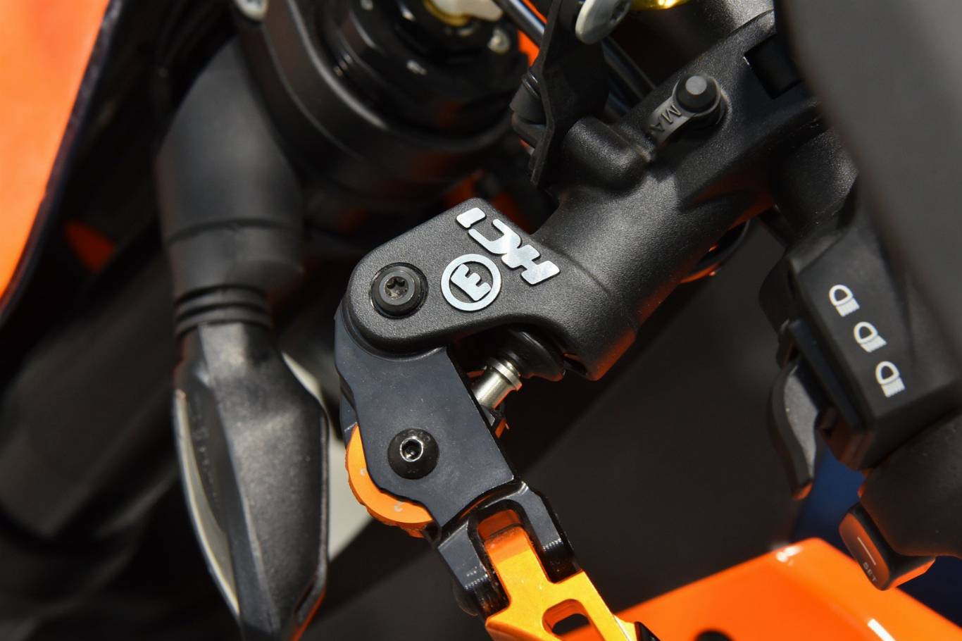 KTM 1290 Super Duke R 40